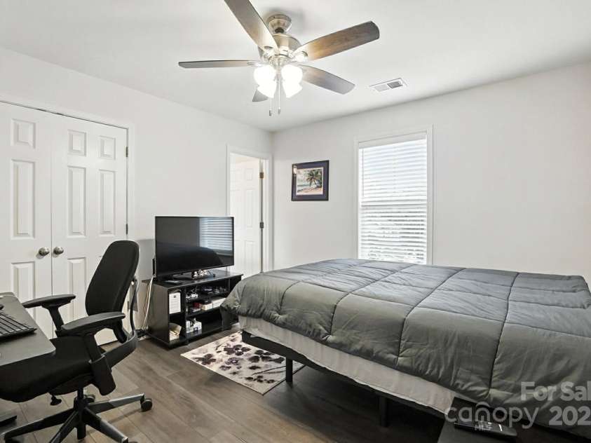 6523 Point Comfort Lane, Charlotte, NC 28226.  MLS# CAR4297368, YatesRealty ID 34920. Room enough for everyone in this 2nd BR