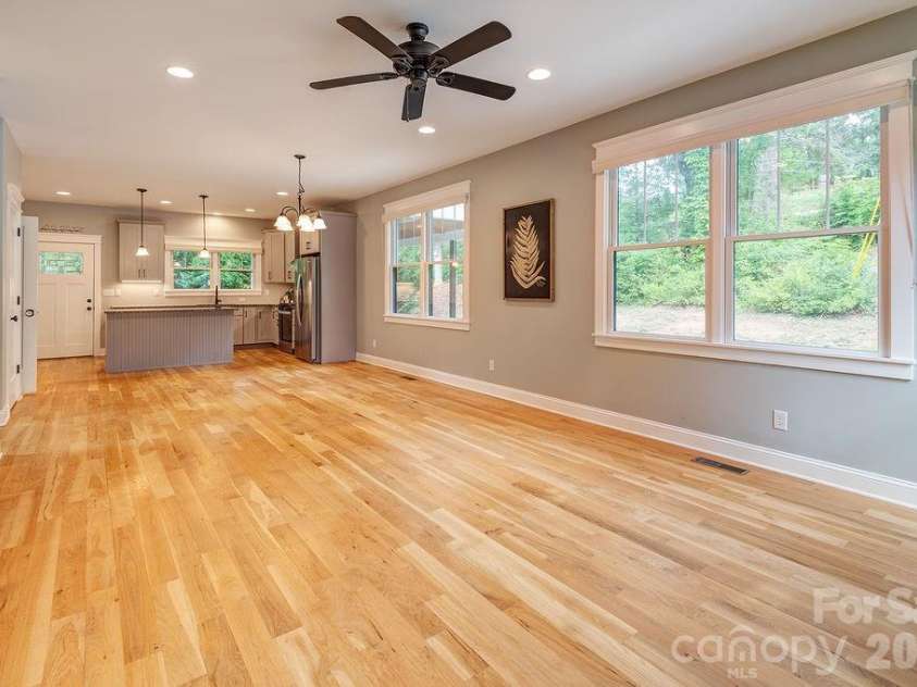 18 Wildwood Park Drive, Weaverville, NC 28787.  MLS# CAR4395669, YatesRealty ID 34925. 
