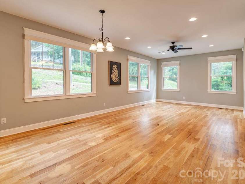 18 Wildwood Park Drive, Weaverville, NC 28787.  MLS# CAR4395669, YatesRealty ID 34925. 