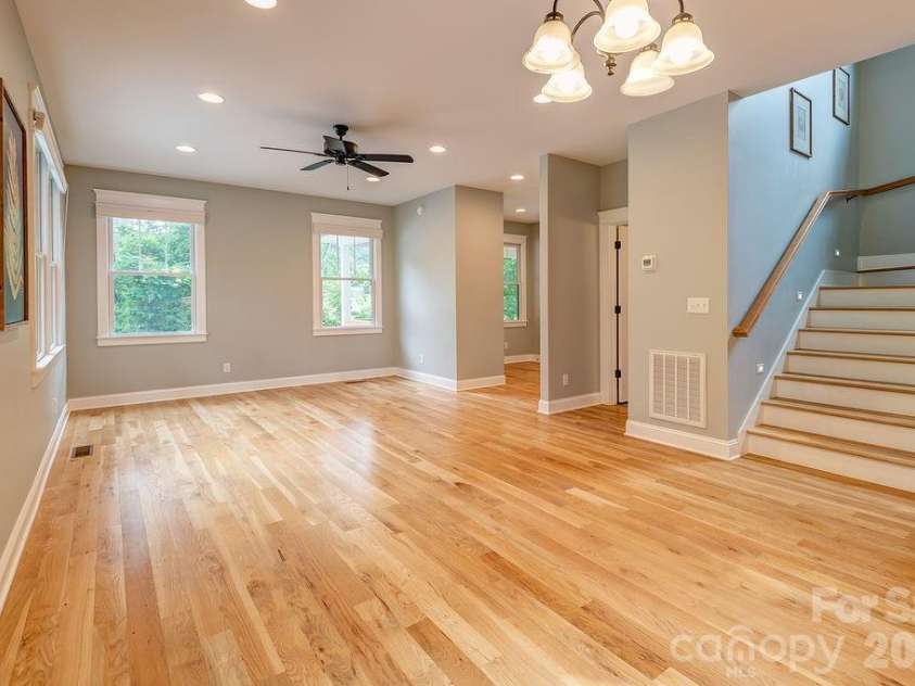 18 Wildwood Park Drive, Weaverville, NC 28787.  MLS# CAR4395669, YatesRealty ID 34925. 
