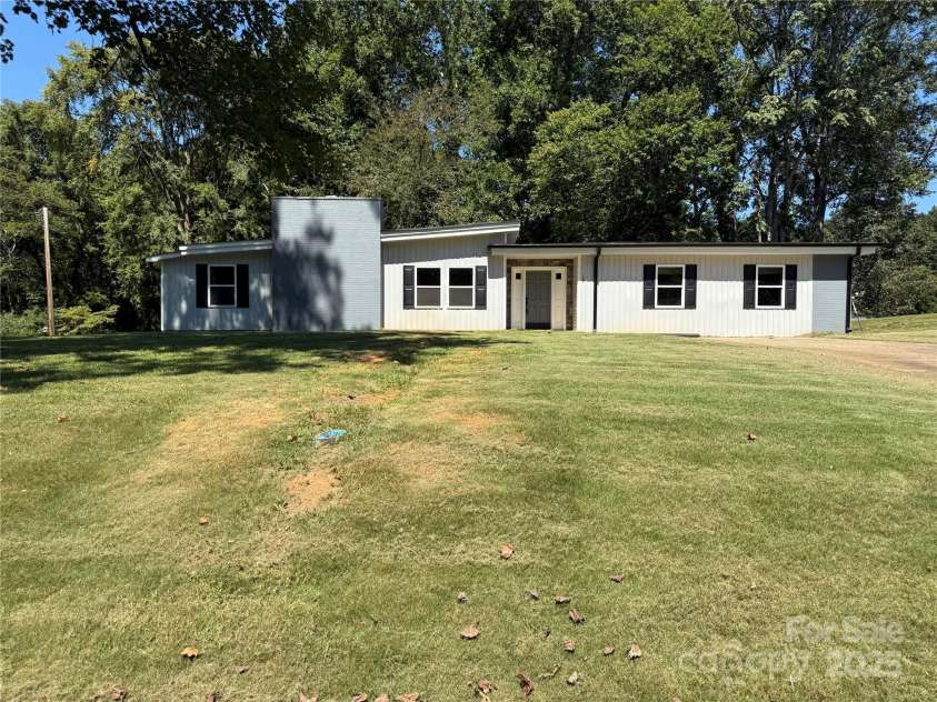 137 Forest Hills Drive, Gaffney, SC 29340.  MLS# CAR4297564, YatesRealty ID 34926. 