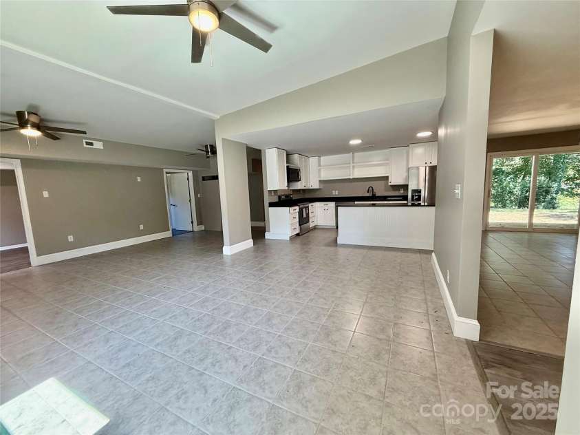 137 Forest Hills Drive, Gaffney, SC 29340.  MLS# CAR4297564, YatesRealty ID 34926. 