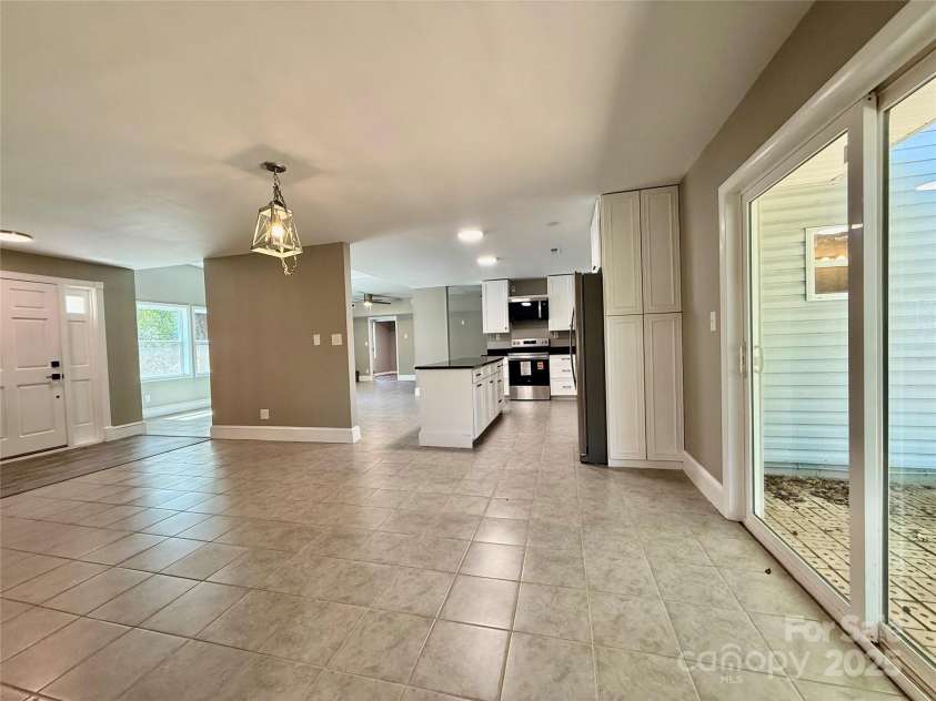 137 Forest Hills Drive, Gaffney, SC 29340.  MLS# CAR4297564, YatesRealty ID 34926. 