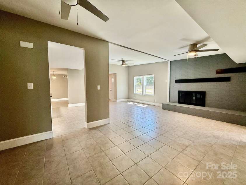 137 Forest Hills Drive, Gaffney, SC 29340.  MLS# CAR4297564, YatesRealty ID 34926. 