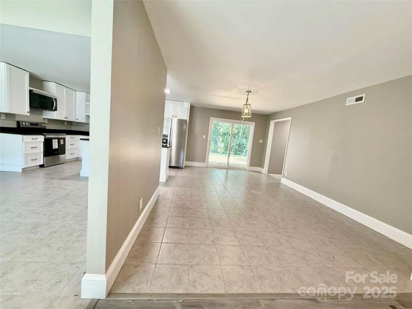 137 Forest Hills Drive, Gaffney, SC 29340.  MLS# CAR4297564, YatesRealty ID 34926. 