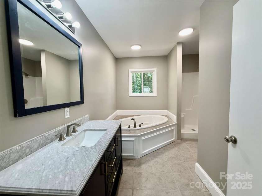 137 Forest Hills Drive, Gaffney, SC 29340.  MLS# CAR4297564, YatesRealty ID 34926. 