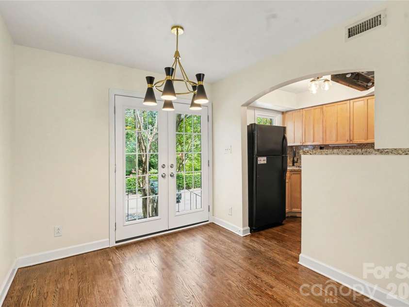 4333 Hathaway Street, Charlotte, NC 28211.  MLS# CAR4397324, YatesRealty ID 34926. Breakfast Nook and Kitchen