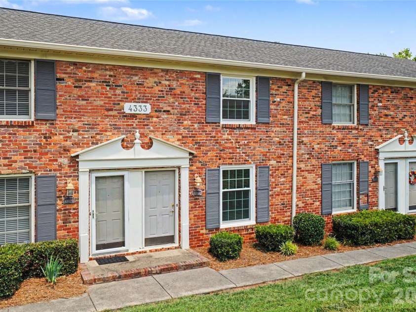 4333 Hathaway Street, Charlotte, NC 28211.  MLS# CAR4397324, YatesRealty ID 34926. Main Entry