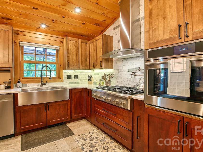 41 Nanny Patch Cove, Maggie Valley, NC 28751.  MLS# CAR4391200, YatesRealty ID 34927. Kitchen