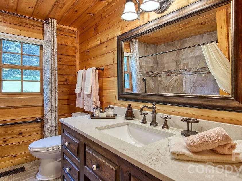 41 Nanny Patch Cove, Maggie Valley, NC 28751.  MLS# CAR4391200, YatesRealty ID 34927. Shared bath with heated backrest in tub