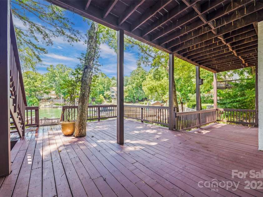 1091 Palmyra Drive, Tega Cay, SC 29708.  MLS# CAR4258982, YatesRealty ID 34928. 