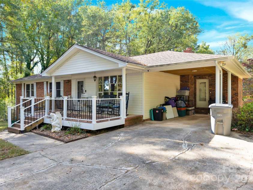 841 Knowles Drive, Dallas, NC 28034.  MLS# CAR4314658, YatesRealty ID 3493. 