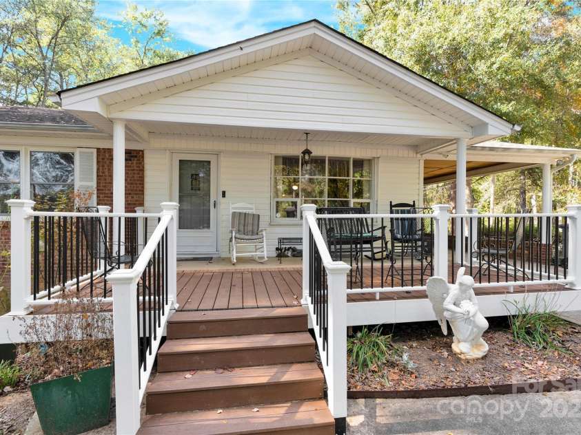841 Knowles Drive, Dallas, NC 28034.  MLS# CAR4314658, YatesRealty ID 3493. 