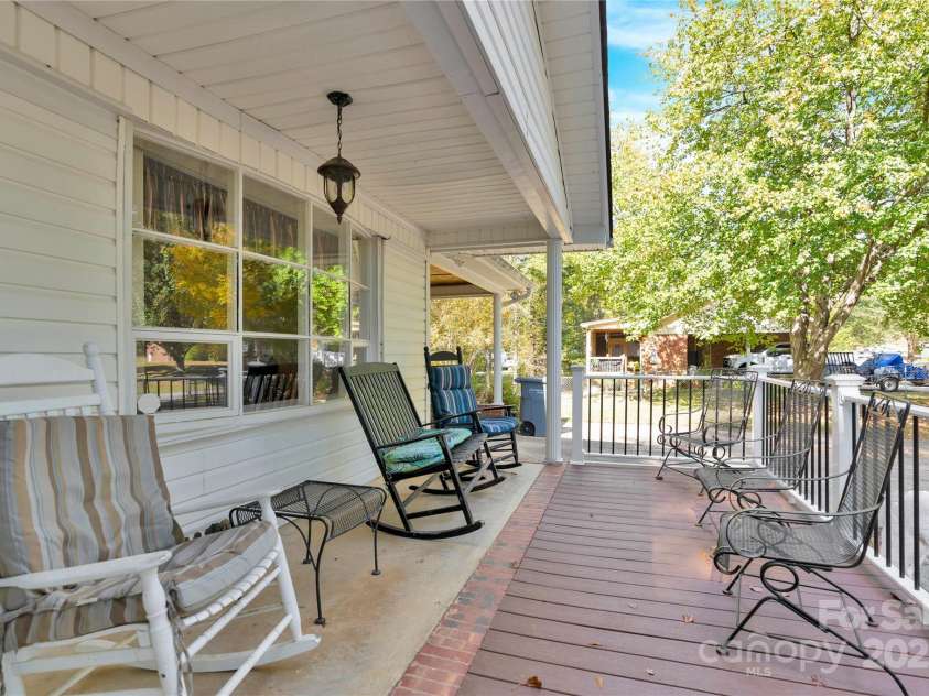 841 Knowles Drive, Dallas, NC 28034.  MLS# CAR4314658, YatesRealty ID 3493. 