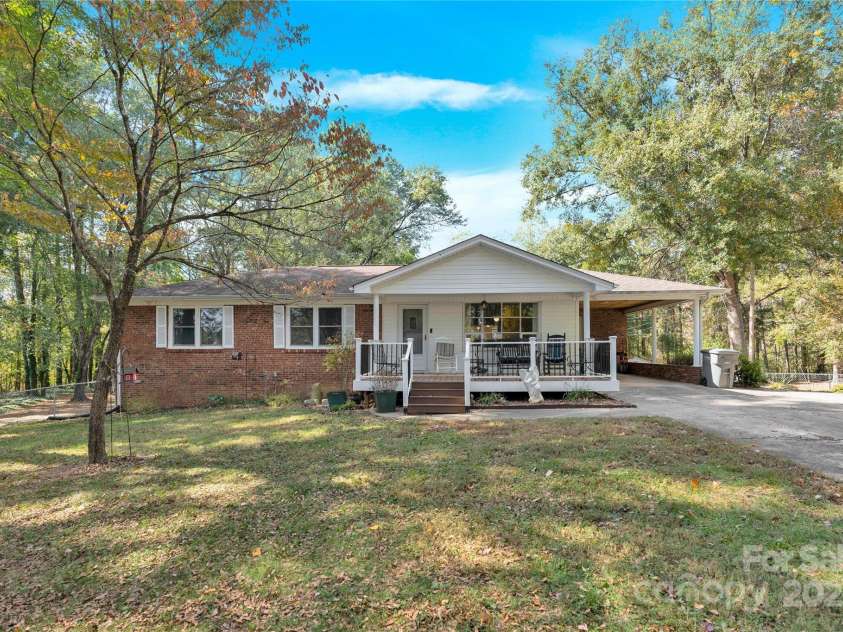 841 Knowles Drive, Dallas, NC 28034.  MLS# CAR4314658, YatesRealty ID 3493. 
