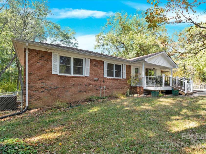841 Knowles Drive, Dallas, NC 28034.  MLS# CAR4314658, YatesRealty ID 3493. 