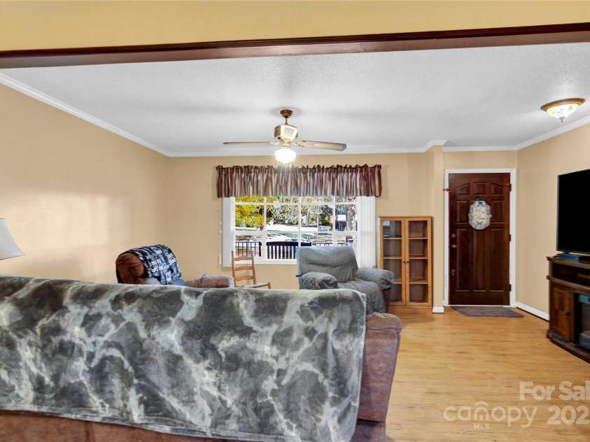 841 Knowles Drive, Dallas, NC 28034.  MLS# CAR4314658, YatesRealty ID 3493. 