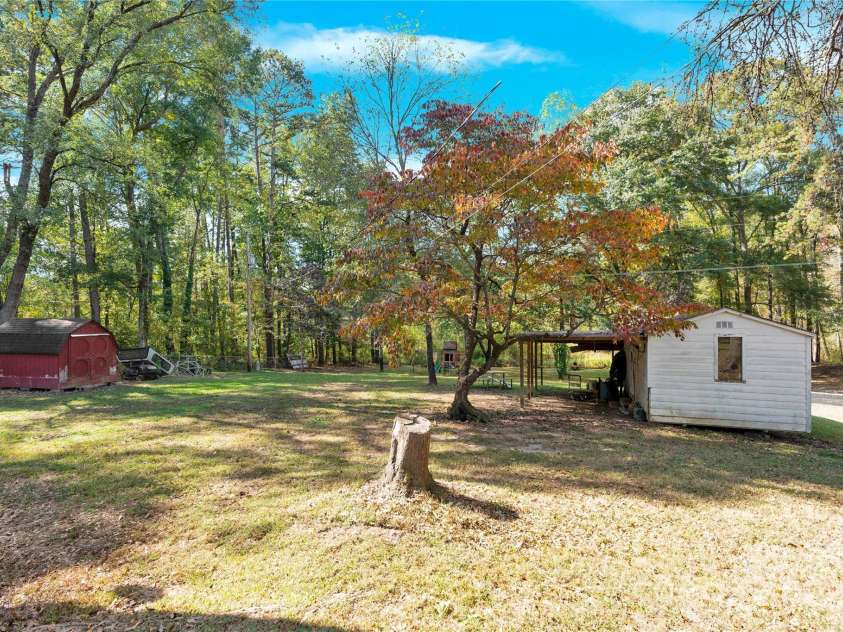 841 Knowles Drive, Dallas, NC 28034.  MLS# CAR4314658, YatesRealty ID 3493. 