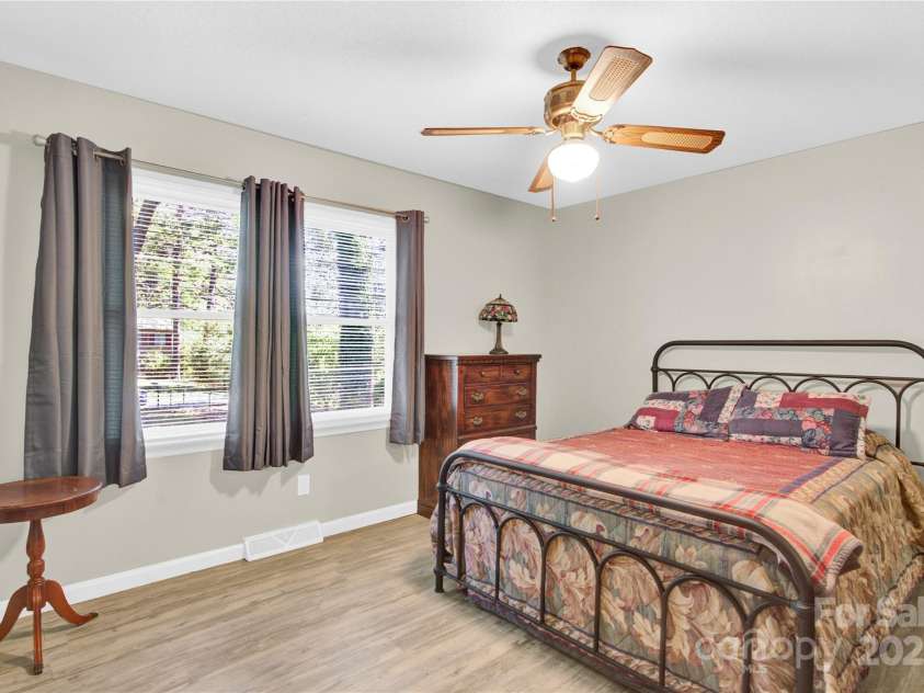 841 Knowles Drive, Dallas, NC 28034.  MLS# CAR4314658, YatesRealty ID 3493. 