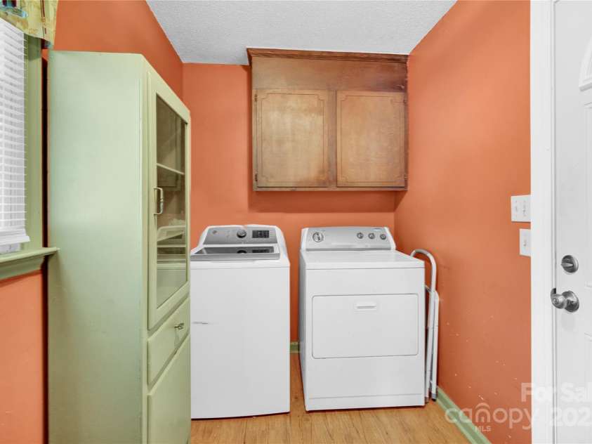841 Knowles Drive, Dallas, NC 28034.  MLS# CAR4314658, YatesRealty ID 3493. 