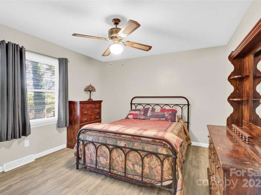 841 Knowles Drive, Dallas, NC 28034.  MLS# CAR4314658, YatesRealty ID 3493. 