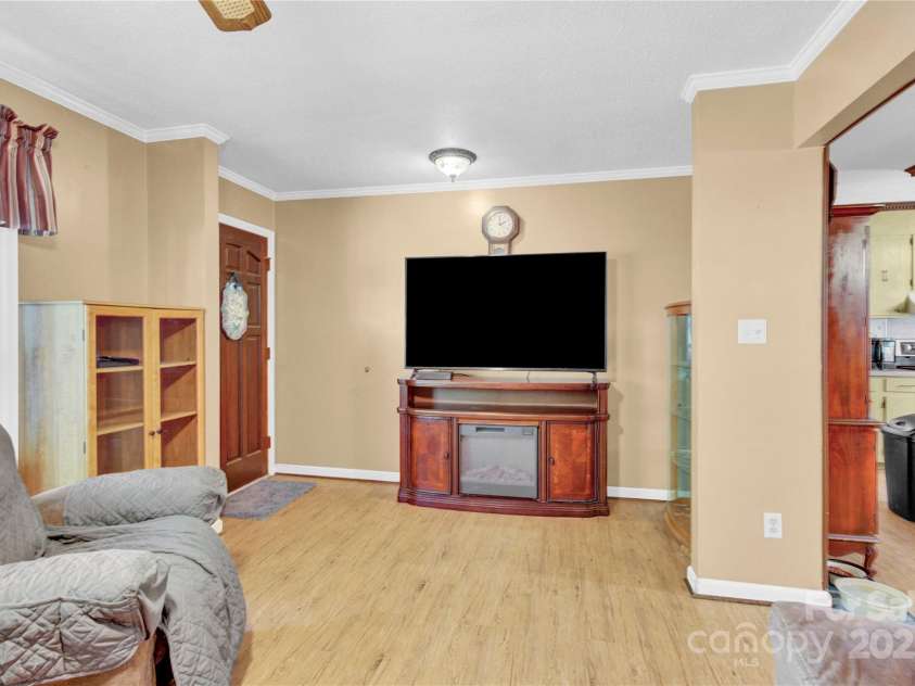 841 Knowles Drive, Dallas, NC 28034.  MLS# CAR4314658, YatesRealty ID 3493. 
