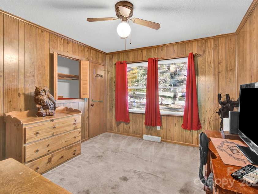 841 Knowles Drive, Dallas, NC 28034.  MLS# CAR4314658, YatesRealty ID 3493. 
