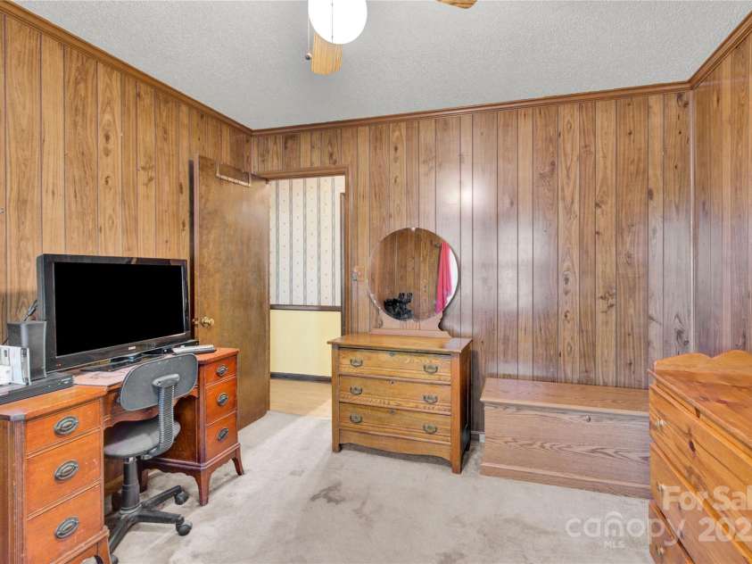 841 Knowles Drive, Dallas, NC 28034.  MLS# CAR4314658, YatesRealty ID 3493. 