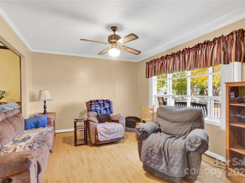841 Knowles Drive, Dallas, NC 28034.  MLS# CAR4314658, YatesRealty ID 3493. 