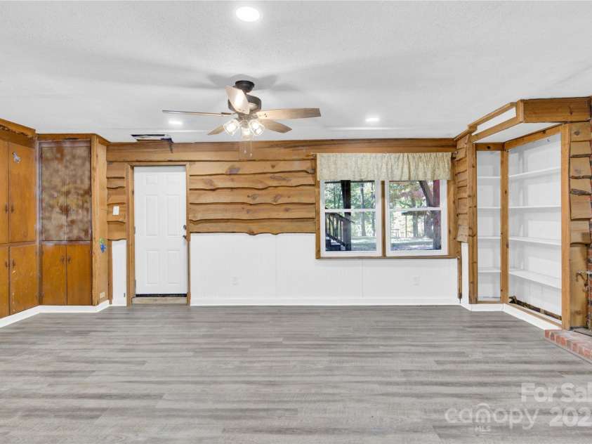 841 Knowles Drive, Dallas, NC 28034.  MLS# CAR4314658, YatesRealty ID 3493. 