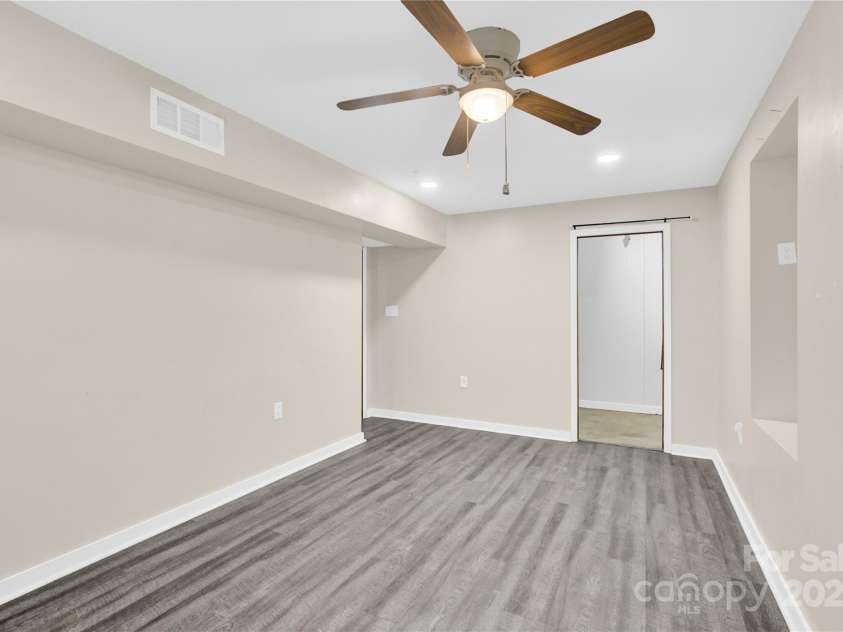 841 Knowles Drive, Dallas, NC 28034.  MLS# CAR4314658, YatesRealty ID 3493. 