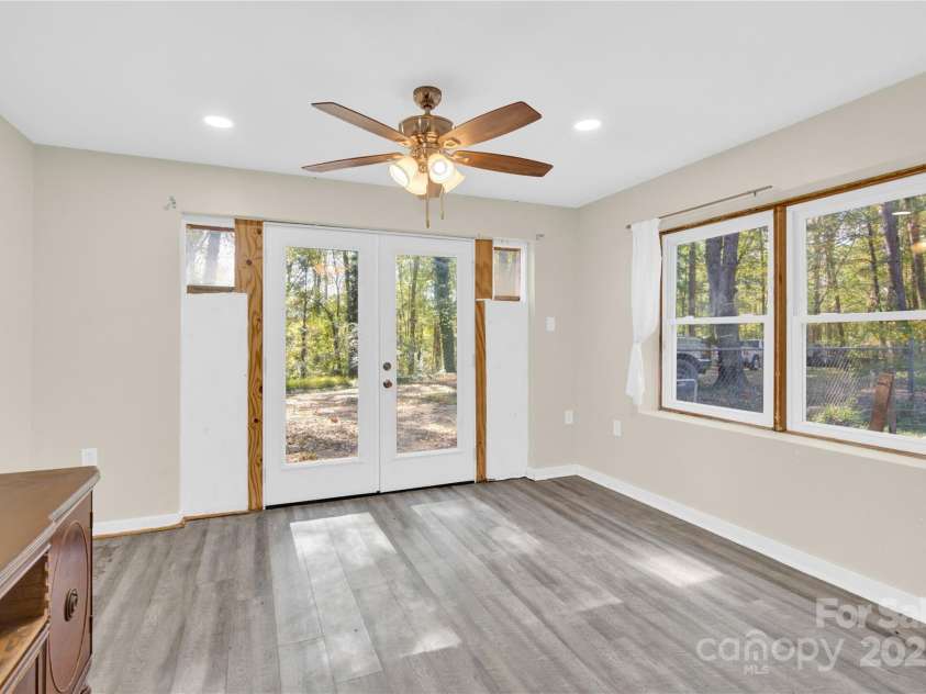841 Knowles Drive, Dallas, NC 28034.  MLS# CAR4314658, YatesRealty ID 3493. 