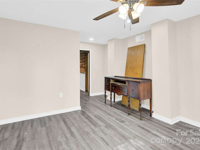 841 Knowles Drive, Dallas, NC 28034.  MLS# CAR4314658, YatesRealty ID 3493. 