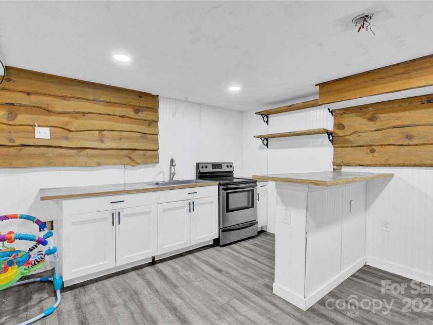 841 Knowles Drive, Dallas, NC 28034.  MLS# CAR4314658, YatesRealty ID 3493. 