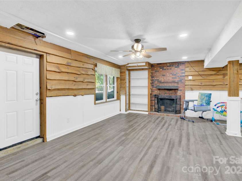 841 Knowles Drive, Dallas, NC 28034.  MLS# CAR4314658, YatesRealty ID 3493. 