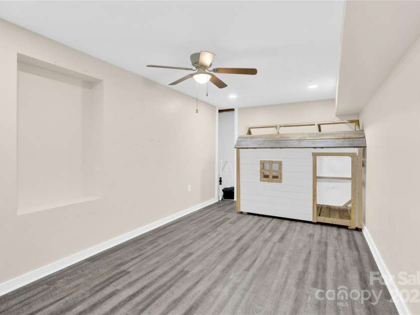 841 Knowles Drive, Dallas, NC 28034.  MLS# CAR4314658, YatesRealty ID 3493. 