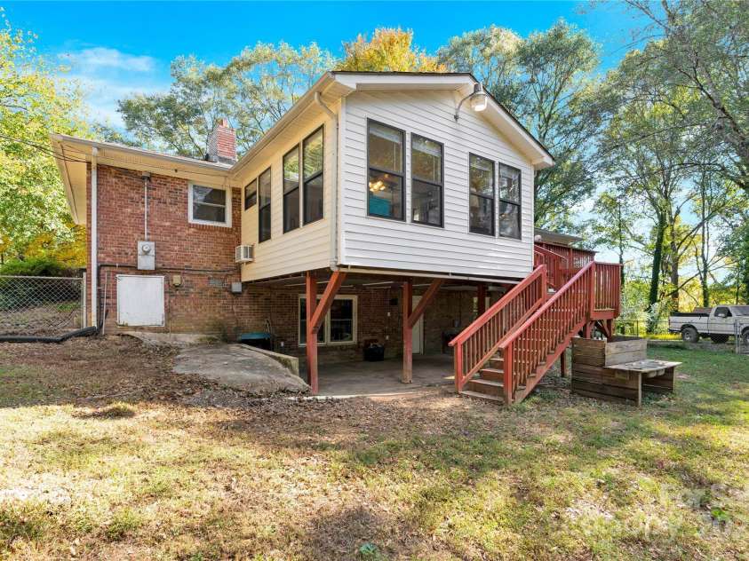 841 Knowles Drive, Dallas, NC 28034.  MLS# CAR4314658, YatesRealty ID 3493. 
