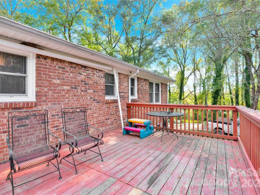 841 Knowles Drive, Dallas, NC 28034.  MLS# CAR4314658, YatesRealty ID 3493. 