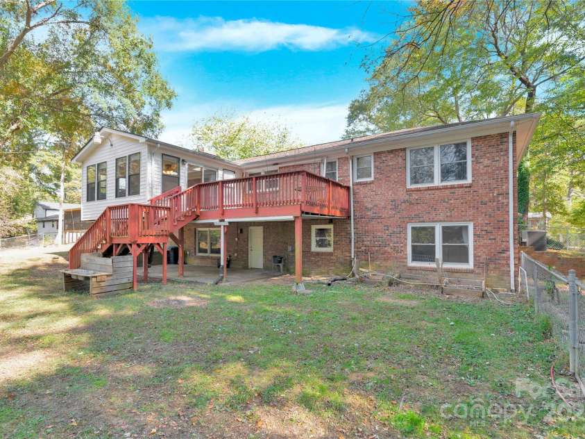 841 Knowles Drive, Dallas, NC 28034.  MLS# CAR4314658, YatesRealty ID 3493. 
