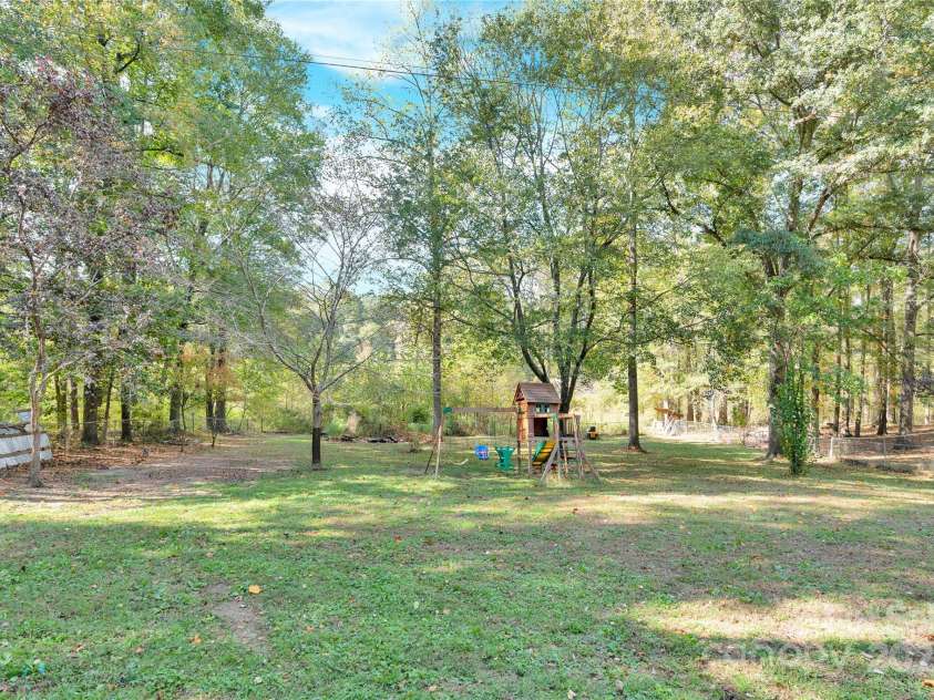 841 Knowles Drive, Dallas, NC 28034.  MLS# CAR4314658, YatesRealty ID 3493. 