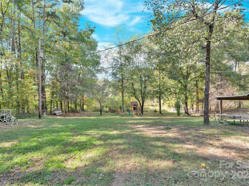 841 Knowles Drive, Dallas, NC 28034.  MLS# CAR4314658, YatesRealty ID 3493. 
