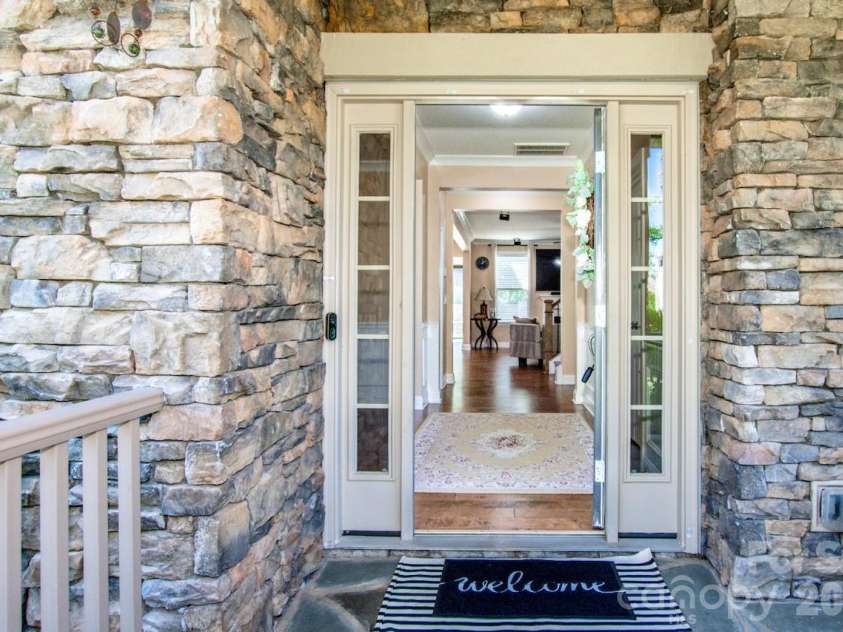 158 Eagles Landing Drive, Mooresville, NC 28117.  MLS# CAR4408144, YatesRealty ID 34930. Beautiful entry