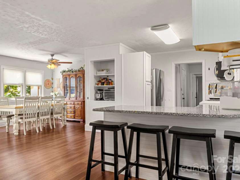 701 Woodside Drive, Kings Mountain, NC 28086.  MLS# CAR4285872, YatesRealty ID 34930. Breakfast counter