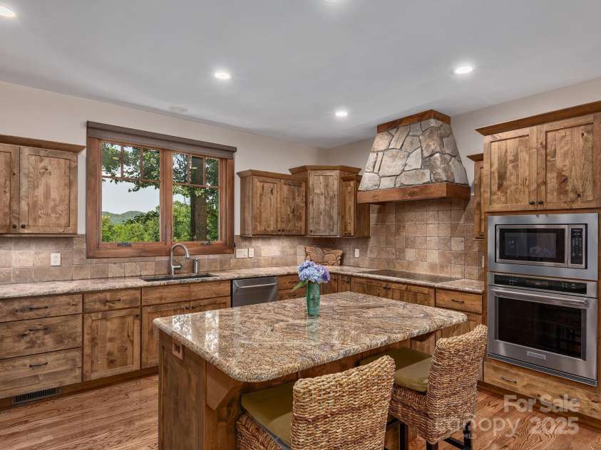 77 Camp Allis Road, Asheville, NC 28805.  MLS# CAR4283803, YatesRealty ID 34935. 