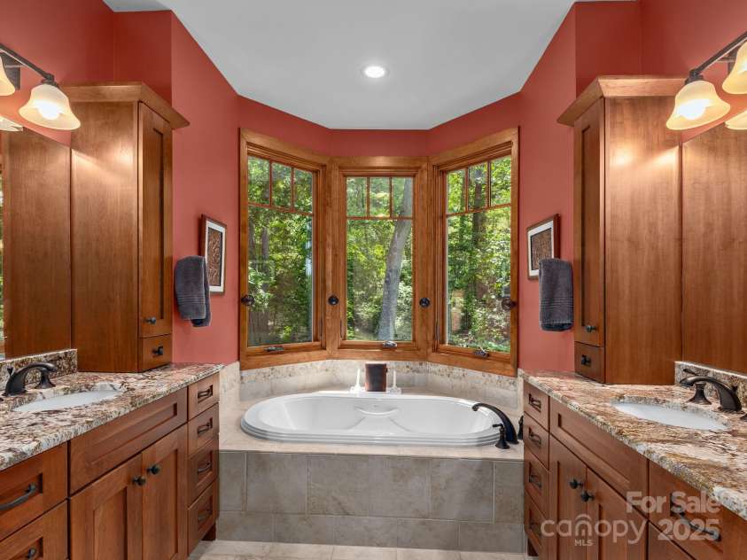 77 Camp Allis Road, Asheville, NC 28805.  MLS# CAR4283803, YatesRealty ID 34935. 