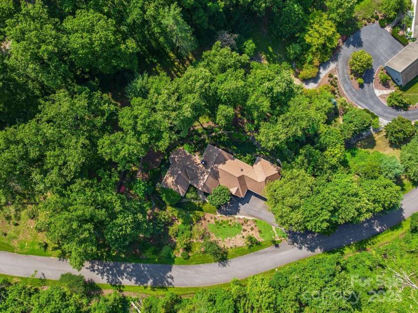 77 Camp Allis Road, Asheville, NC 28805.  MLS# CAR4283803, YatesRealty ID 34935. 