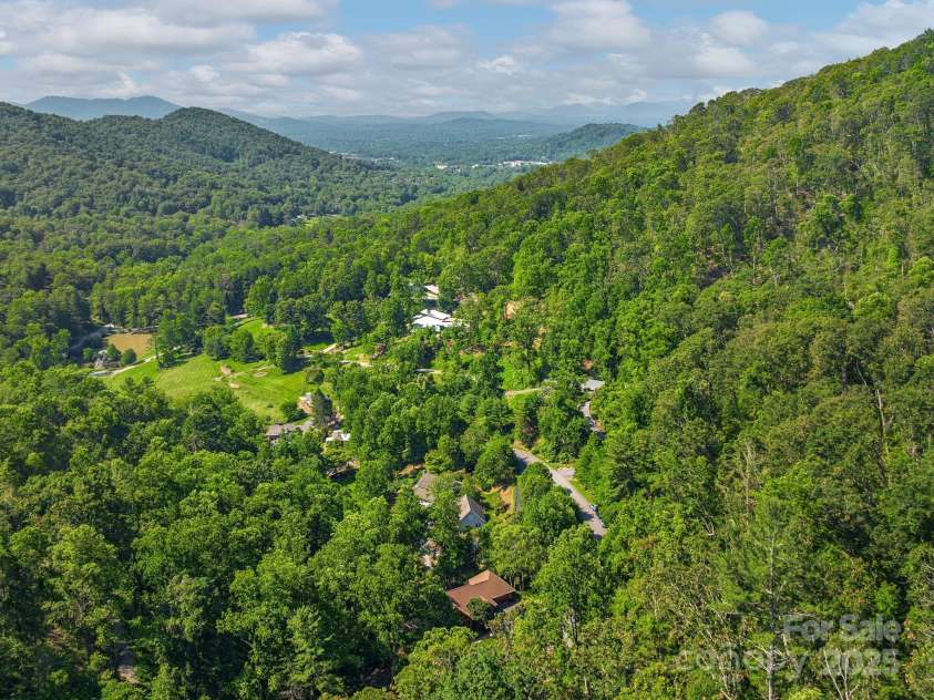 77 Camp Allis Road, Asheville, NC 28805.  MLS# CAR4283803, YatesRealty ID 34935. 