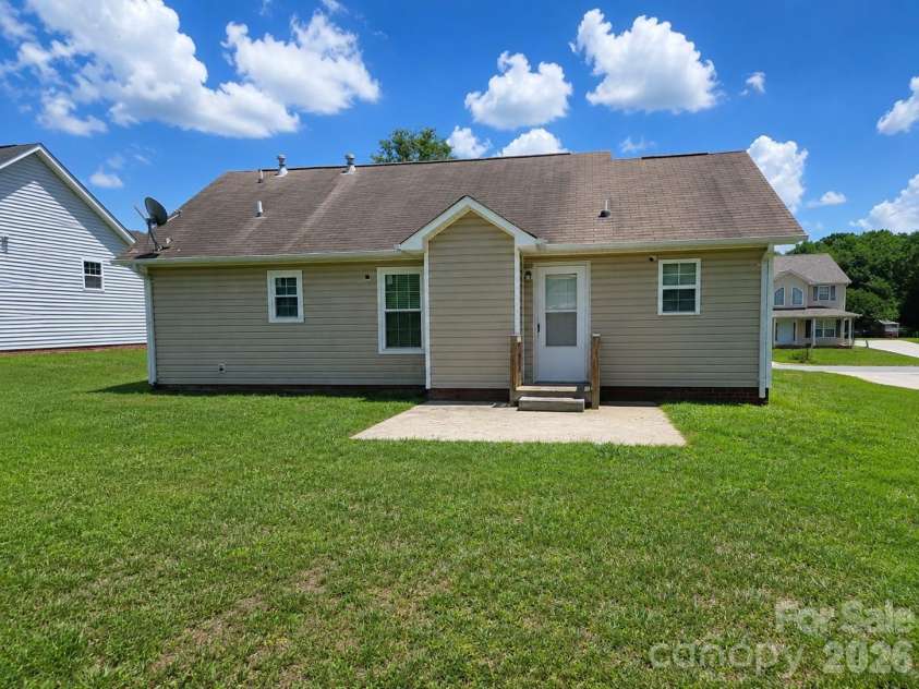 1440 Bells Knox Road, Charlotte, NC 28214.  MLS# CAR4392772, YatesRealty ID 34937. 