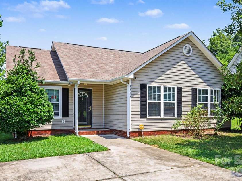 1440 Bells Knox Road, Charlotte, NC 28214.  MLS# CAR4392772, YatesRealty ID 34937. 
