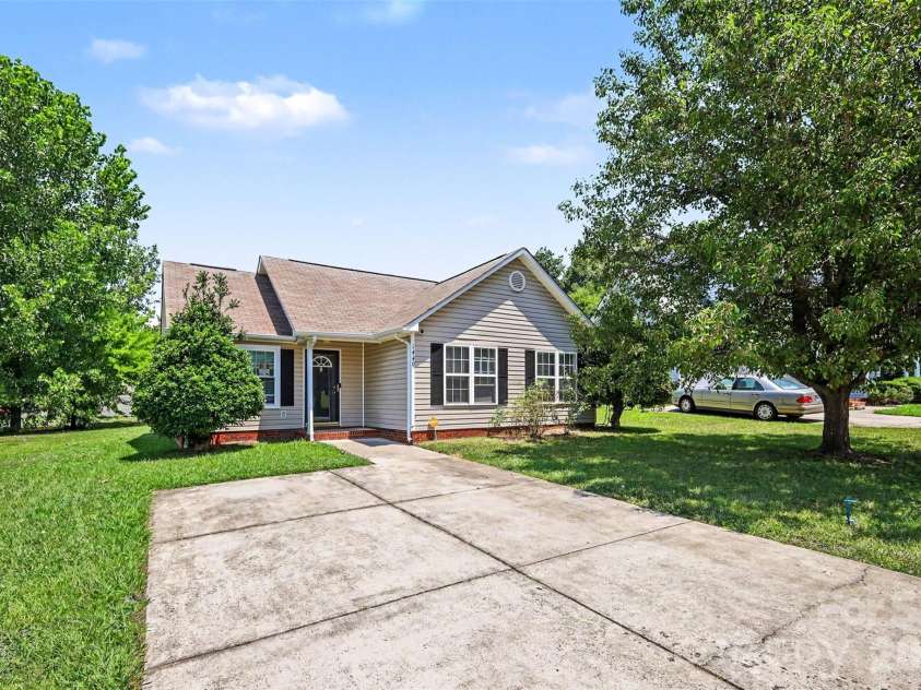 1440 Bells Knox Road, Charlotte, NC 28214.  MLS# CAR4392772, YatesRealty ID 34937. 